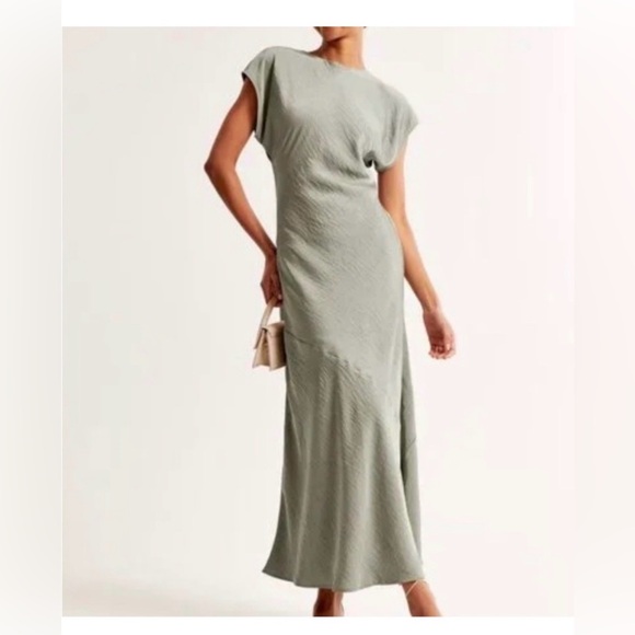 Abercrombie & Fitch Dresses & Skirts - A&F Crinkle Maxi Dress